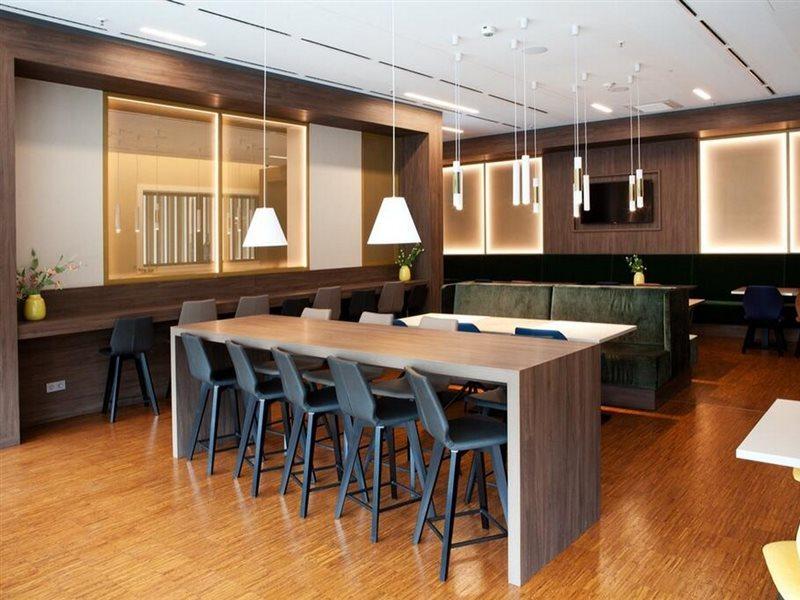 Hotel Hampton By Hilton Center East 3*