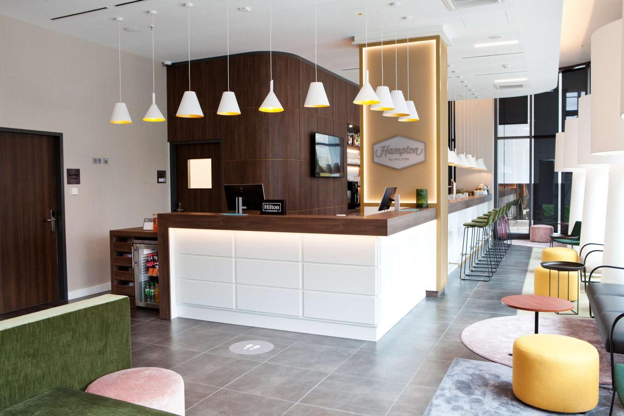 Hotel Hampton By Hilton Center East 3*