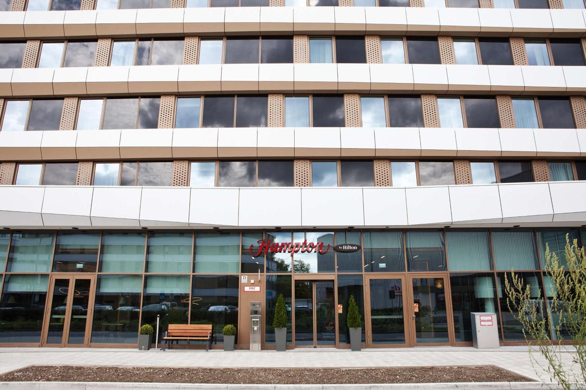 Hampton By Hilton Center East Hotel 3*