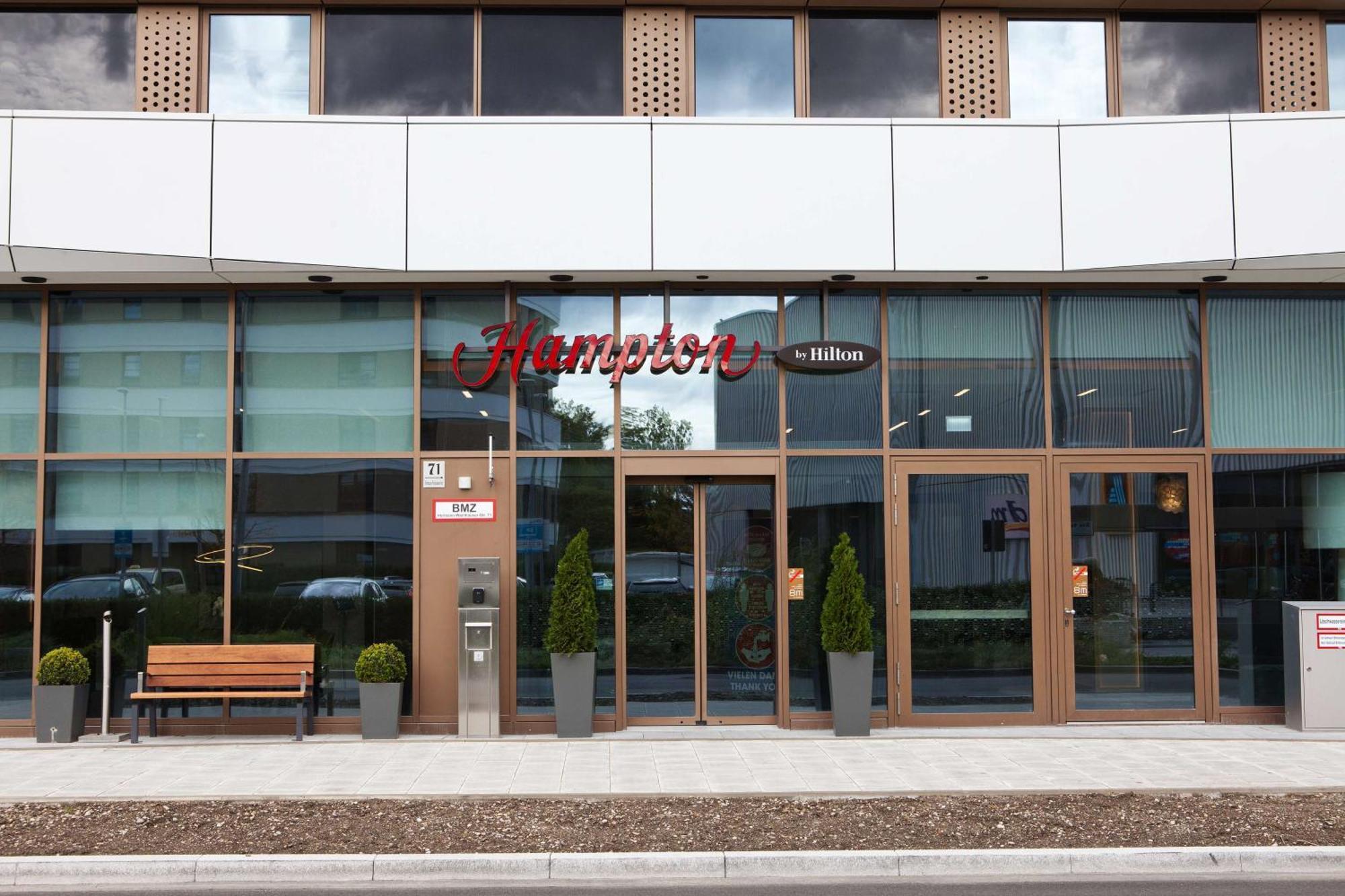 Hampton By Hilton Center East 3*