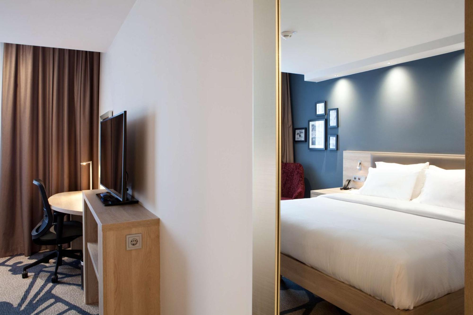 Hampton By Hilton Center East 3*
